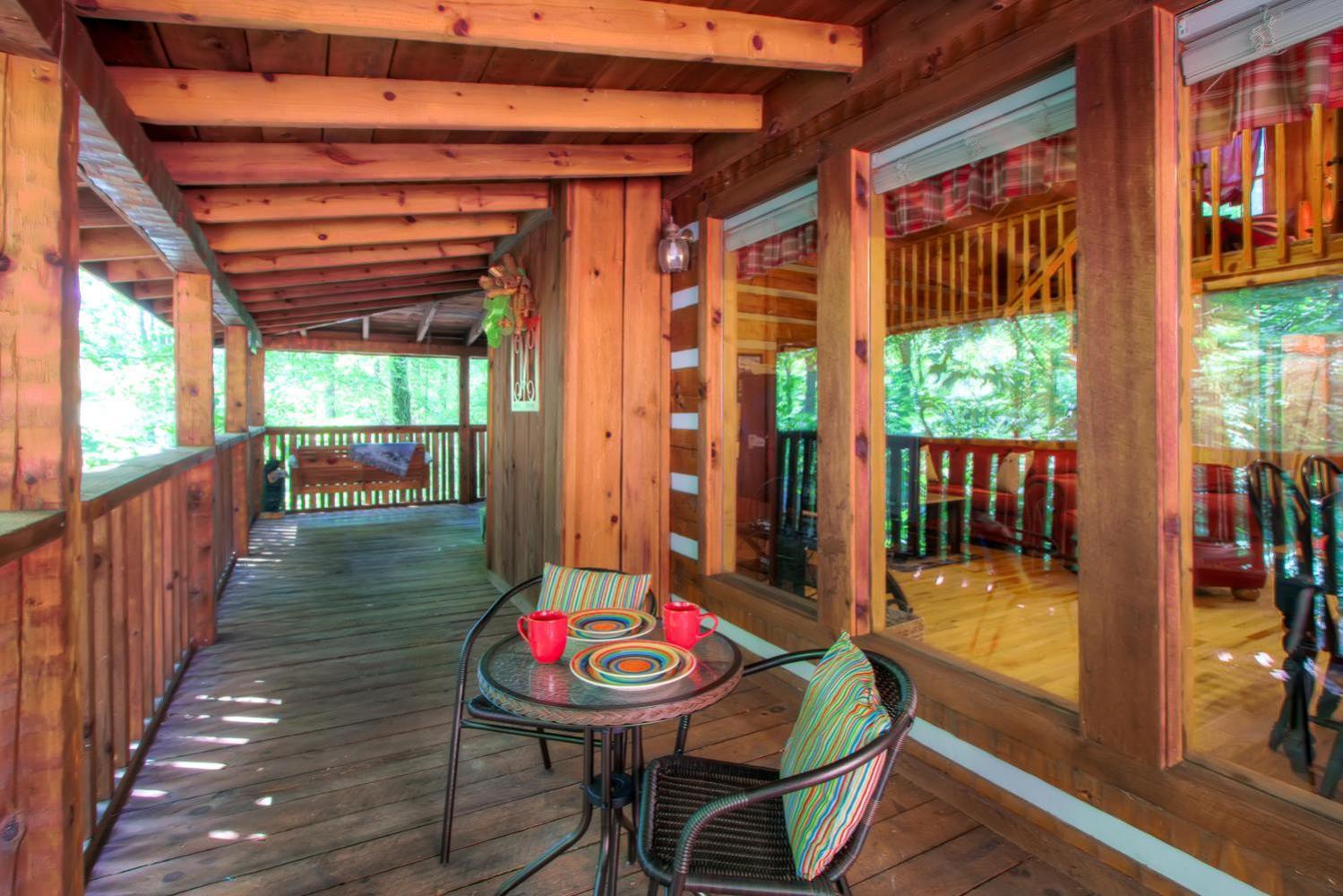 Mountain Hideaway Chalet *