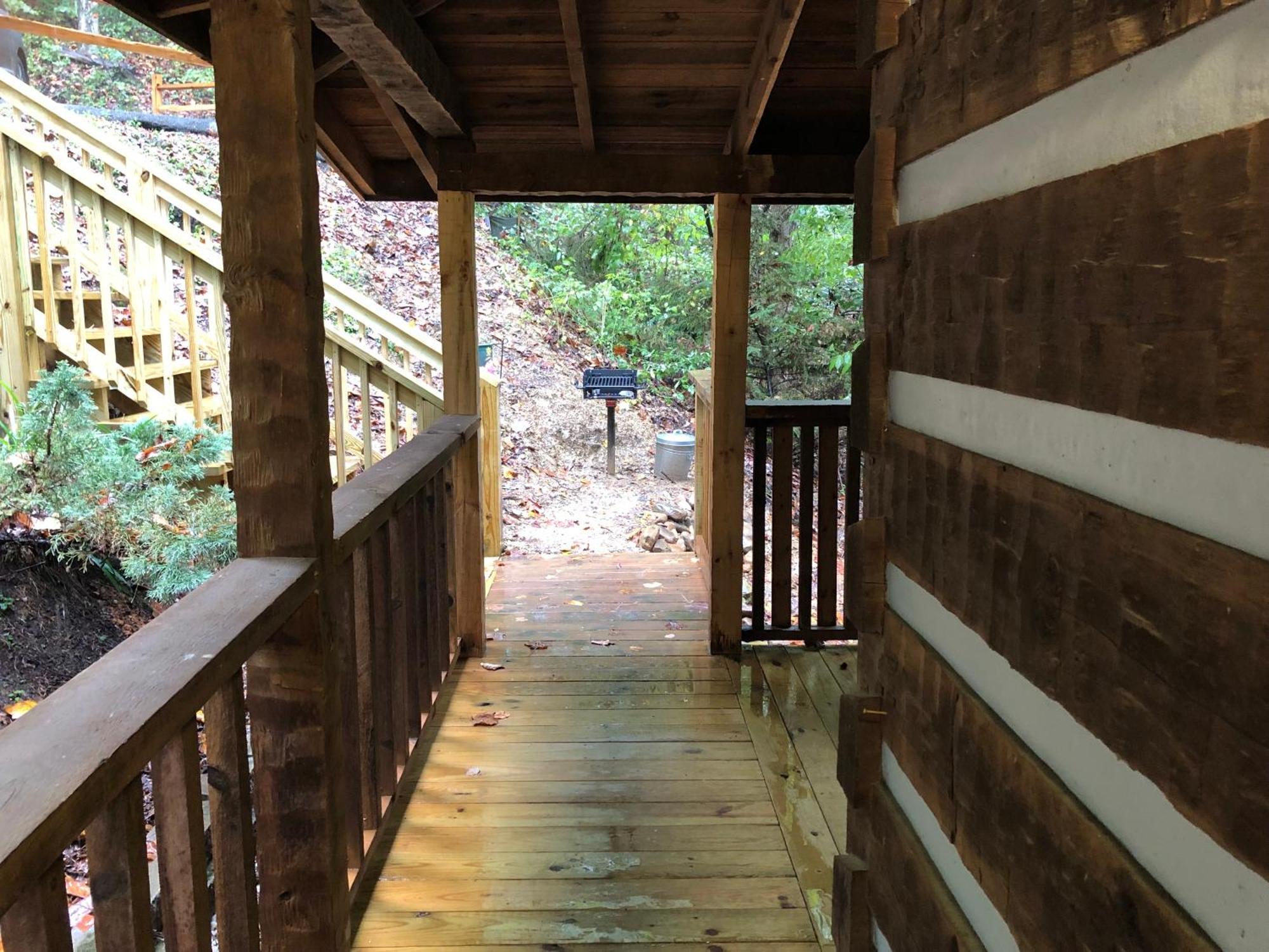 Mountain Hideaway Chalet *